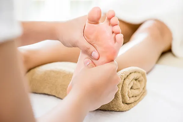 aprender a dar un masaje de pies