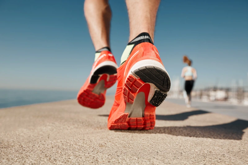 diferentes zapatillas y deportes