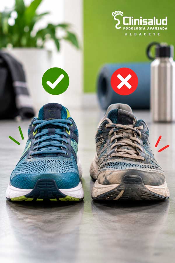 Comparación entre una zapatilla deportiva nueva y otra desgastada